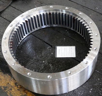 Dispositif d'entraînement interne sur mesure pour une transmission précise et économe en espace