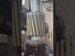 Arbre d'engrenage hélicoïdal usiné CNC de précision pour la transmission de puissance